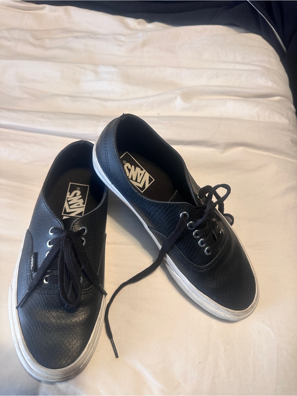 Vans unisex Black leather Low-Top Lace-Up Sneakers runs big